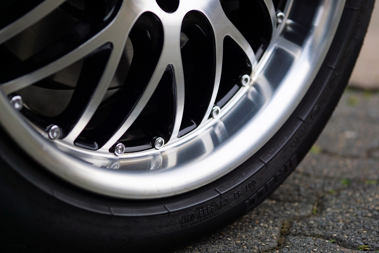 Top 4 Reasons to Try Alloy Wheel Refurbishment For Your Car